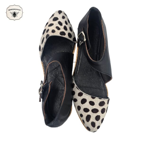 Zaria  White Cheetah & Black